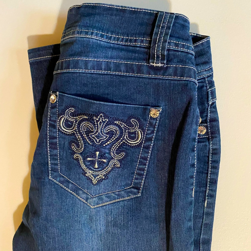 Women's Skinny Jeans with Embroidered Pocket - Dark Blue